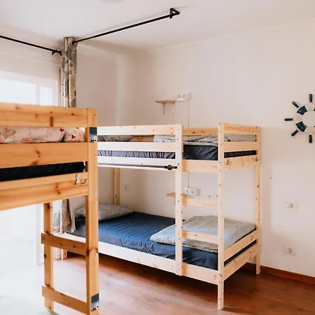 Vibes Surfhouse Hostel